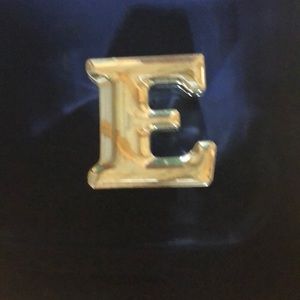 E shaped jewelry box
